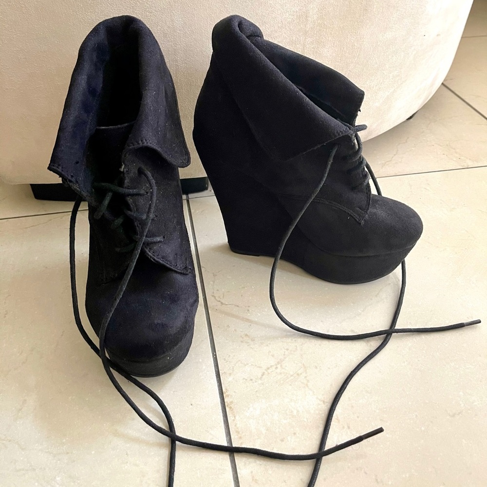 Free with bundle - Suede Platform Ankle Boots